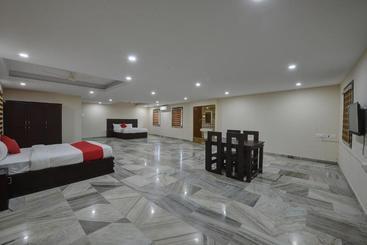 בית מלון כפרי Oyo 41077 Kalanad Residency