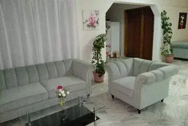 Leonidas Hotel & Studios