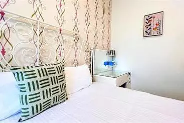 تختخواب و صبحانه Charming Hostel