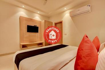 בית מלון כפרי Capital O Asr434  Golden Feather