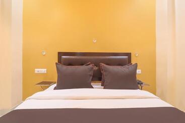 هتل Collection O M V Inn Near Chaudhary Charan Singh International Airport