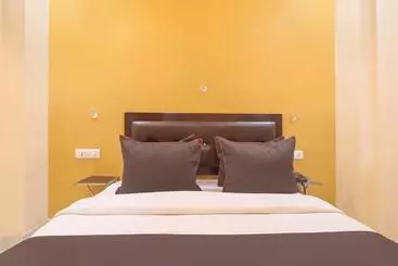 Hotel Collection O M V Inn Near Chaudhary Charan Singh International Airport