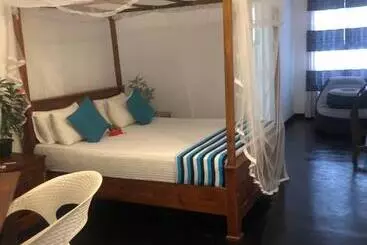 Pensió Hiriketiya New Radiant House