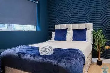 Majatalo York Contractor House  Free Road Side Parking, Town Centre Location, Free Wifi & Netflix By Firoz Pr