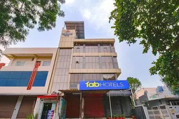 Hotel Fabexpress Saket Inn