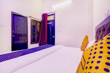 Hotel Spot On 76978  Moon