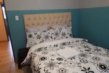 Pension C  Land Guest House Meyerton