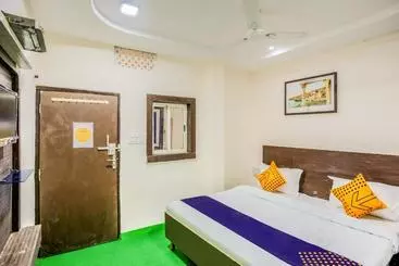 Hotel Spot On 62271  Vishal Palace