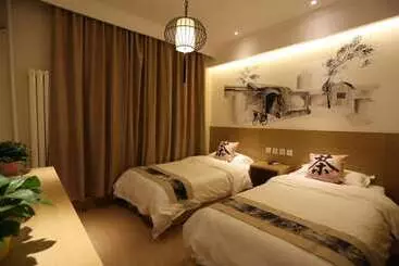 Happy Dragon Alley Hotel In The City Center With Big Window&free Coffe Laundry Fluent English Speaki