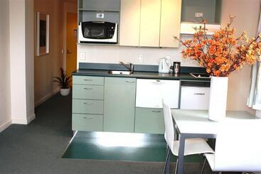 ホテル Astelia Apartment