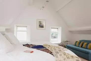 호텔 The Strand Inn