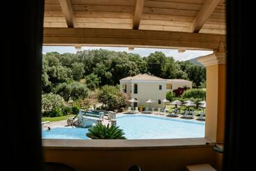 Szálloda Karavostasi Beach