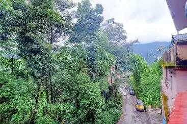 Hotel Fabexpress Laxmi Niwas