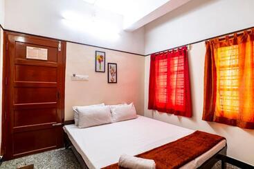Otel Anadiyil Leelakrishna Inn