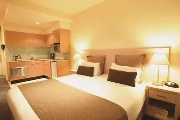 Отель Oaks Melbourne On Lonsdale Suites