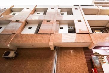 Hotel Oyo 44130  Devi Palace Inn