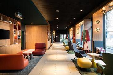 هتل Holiday Inn Zürich Messe, An Ihg