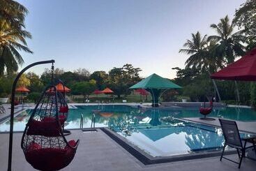 호텔 The Oasis Beach Resort