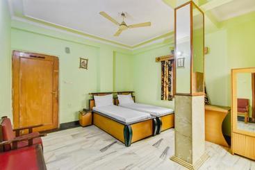 בית מלון כפרי Spot On 3054  New Center Point