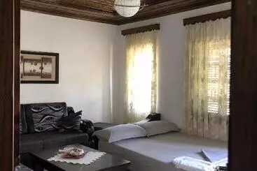 پانسیون Tomor Shehu Guest House