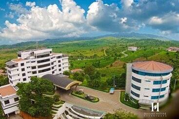 Hillary Nature Resort Spa