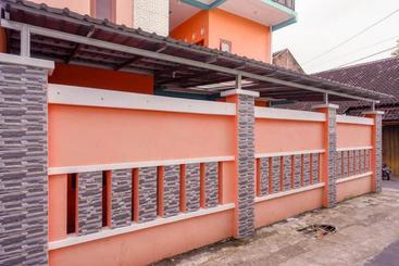 בית מלון כפרי Koolkost Near Isi Solo  Minimum Stay 6 Nights