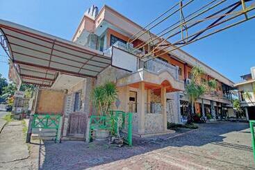 Spot On 90372 Hotel Arum Jaya