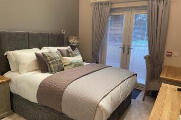 Majatalo Kirkwirral Guest House   Not Self Catering