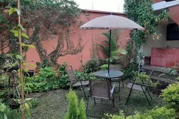 تختخواب و صبحانه Antigua House