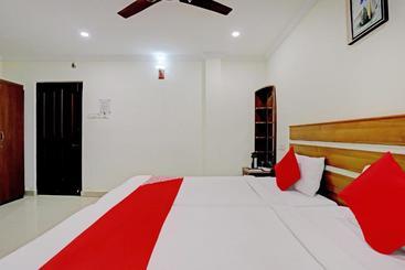Hotel Oyo 78979 Omr Residency
