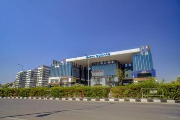 هتل Oyo 79075 Safal Rooms