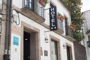 Отель Entrecercas