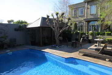 בית מלון כפרי Gallery Apartments