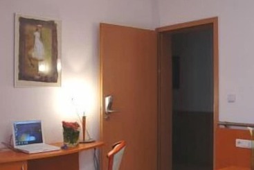 هتل South Charleroi Airport