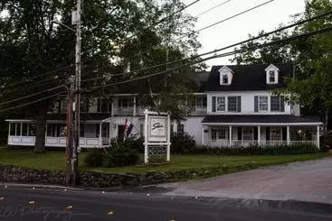 בית מלון כפרי The Stowe Inn &tavern