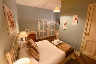 בית מלון כפרי Kings Head