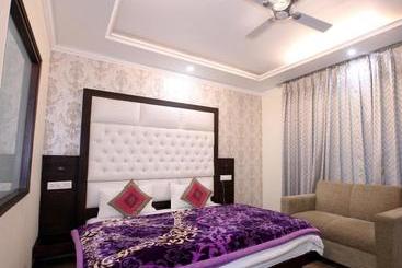 Hotel Hukam's Holiday Home