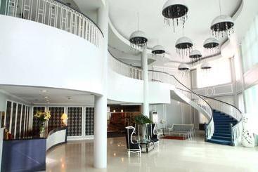 King's Royale Hotel And Resort