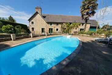 민박 Chambres D Hotes Avec Piscine Aux Agapanthes De Cromel   Mont Saint Michel