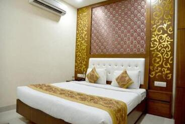 בית מלון כפרי Simran Regency