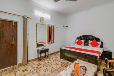 Hotel Oyo Lck1265 Shanti Kuti Home Stay