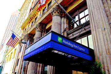 هتل Holiday Inn Express Cleveland Downtown, An Ihg