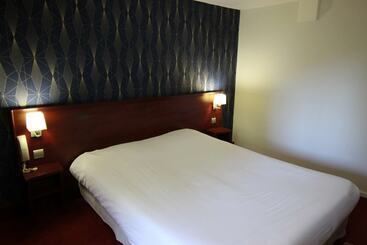 Отель Kyriad Bordeaux Lormont