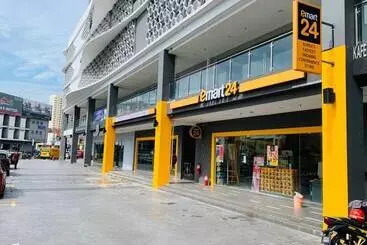 Huoneistohotelli Zulanie Suite Troika Residence, Spacious And Cozy With Pool, Free Wifi & Netflix In Golden Triangle