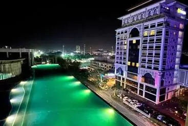 Apart Hotel Zulanie Suite Troika Residence, Spacious And Cozy With Pool, Free Wifi & Netflix In Golden Triangle