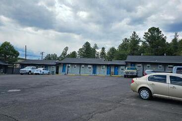 モーテル Travelers Inn