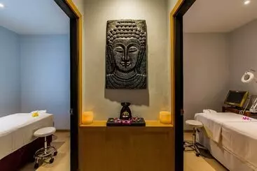 Hotelli Nai Yang Beach Resort & Spa