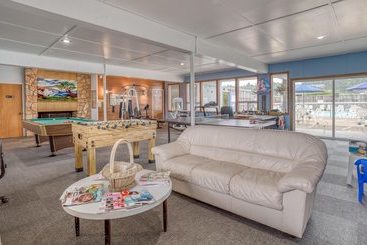 Crow's Coastal Cottage