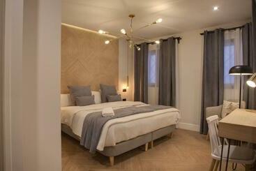 مسافرخانه Suites You Soho