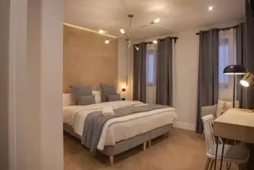 مسافرخانه Suites You Soho